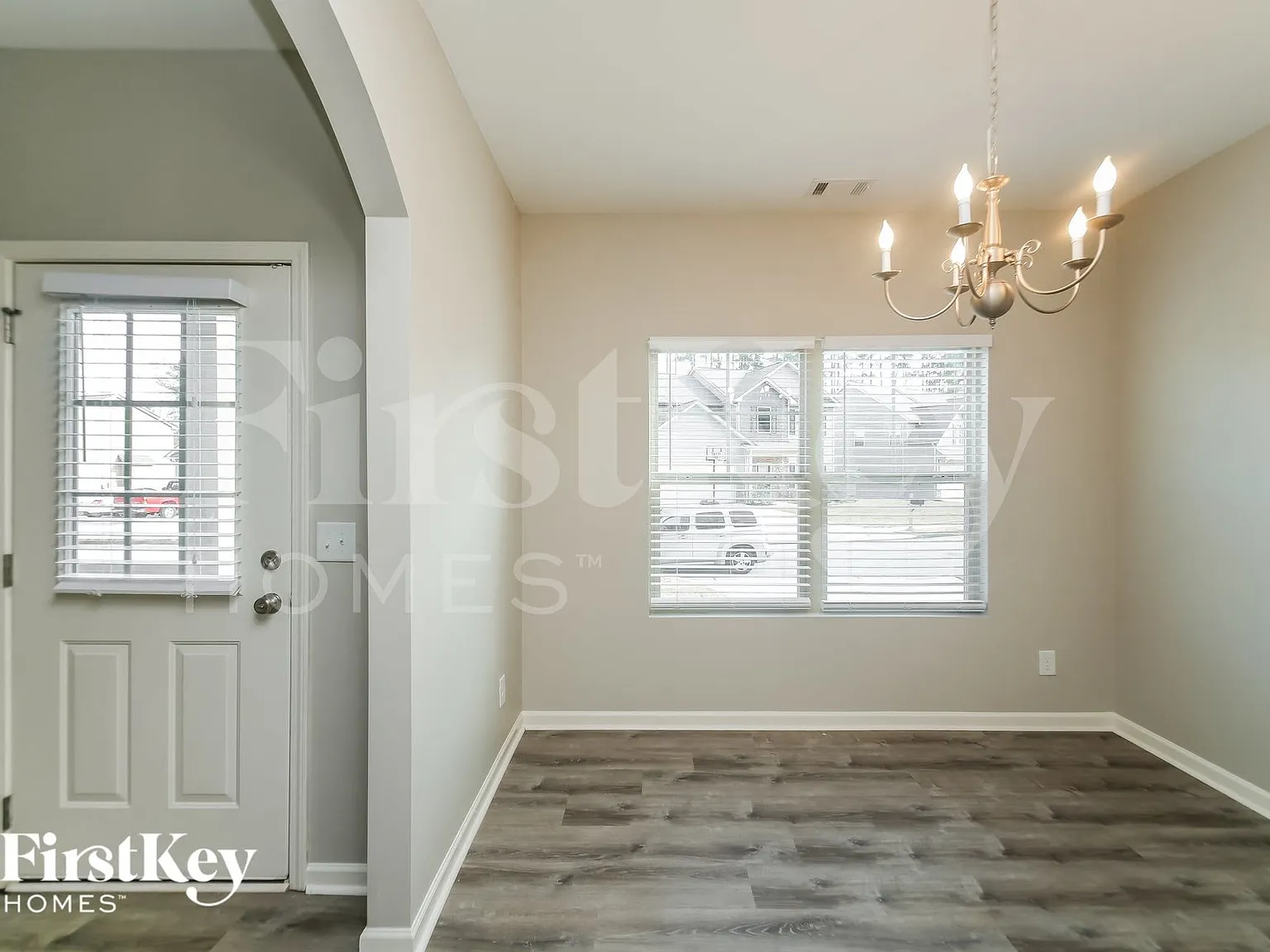 4 bed, 3.0 bath, 2000 sqft, $2,385 — Photo 3