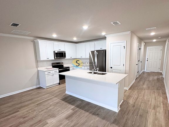 5th image of 2 Rosalie Pl #A