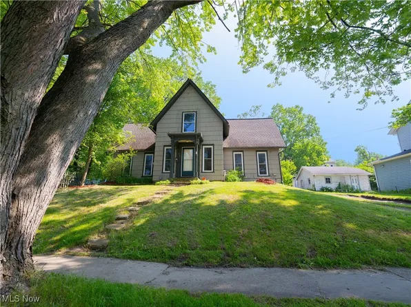 8121 Maple Ave, Garrettsville, OH 44231