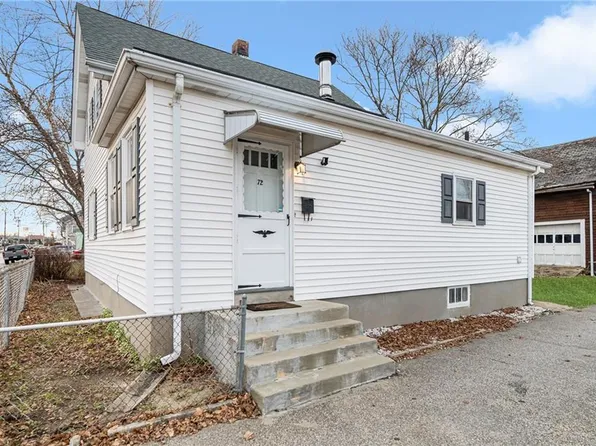 72 Dickens St, Pawtucket, RI 02861