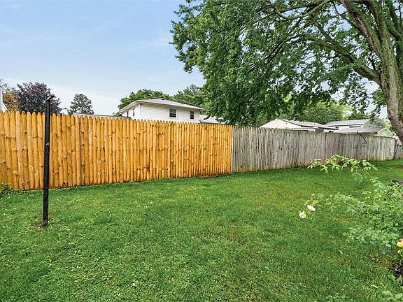 3rd image of 61 Gates Greece Townline Rd