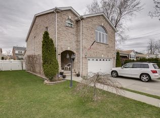 2-24 150 St, Whitestone, NY 11357