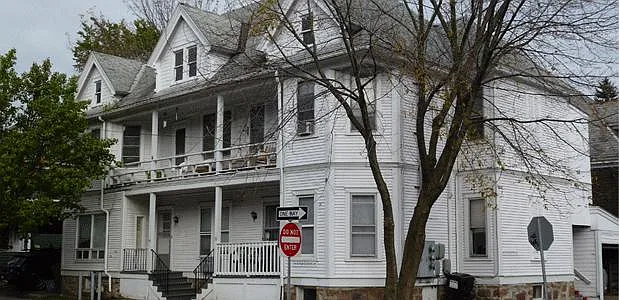 3 bed, $3,300 — Photo 2