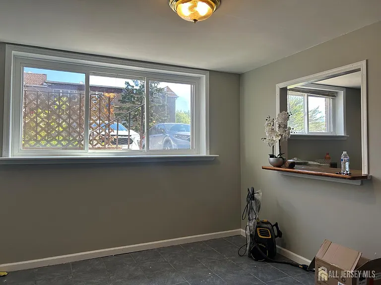 205 College Dr — Photo 9