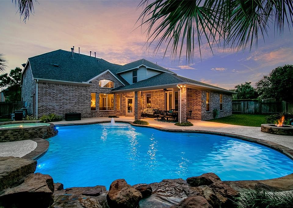Welcome to your personal oasis, found at 5523 Garnet Grove Court - this beautiful 5 bedroom, 4 bathroom, 4,058 sqft home sits on a 10,718 sqft cul-de-sac lot in the sought after masterplanned community of Cinco Ranch.