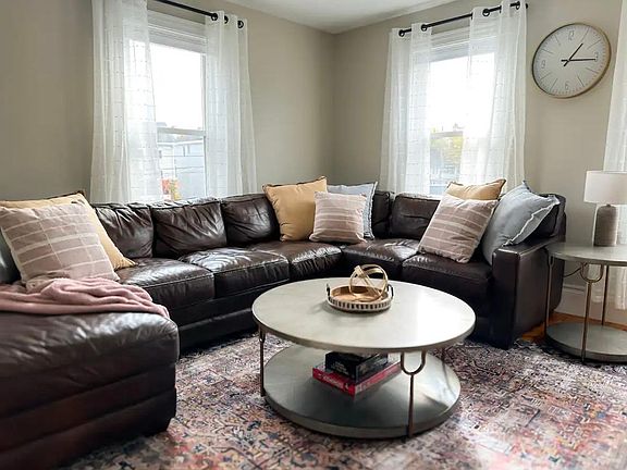 3rd image of 19 Pearl St #2