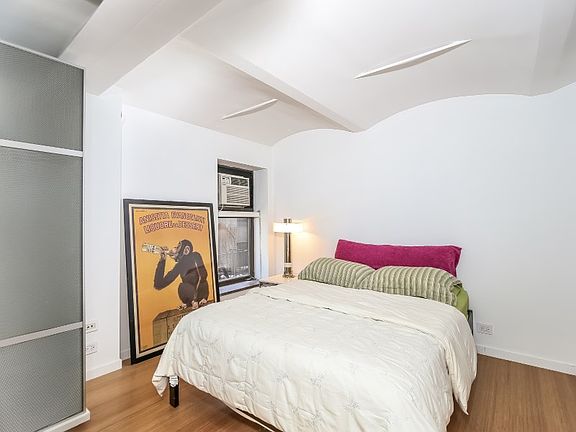 4th image of 305 E 108th St APT 3G