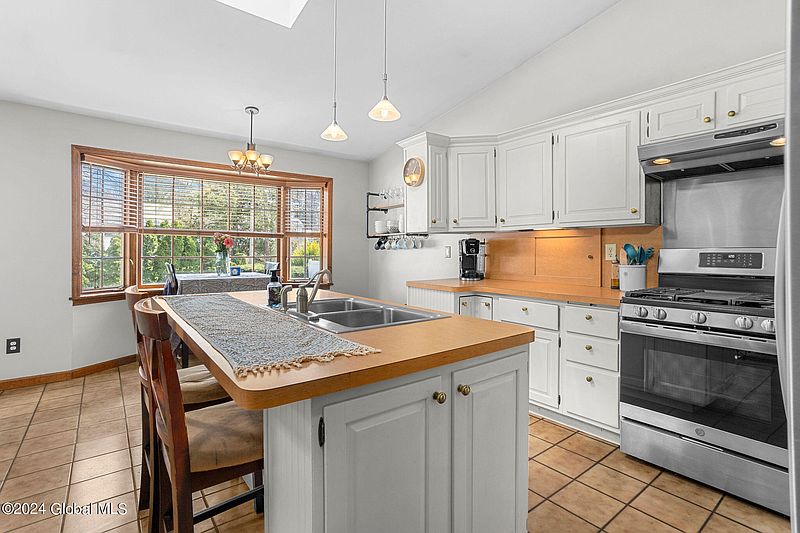 5th image of 13 Tudor Road