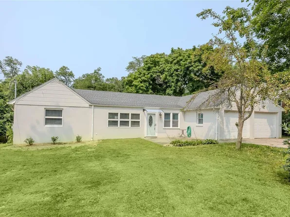 19 3rd Avenue, Rocky Point, NY 11778