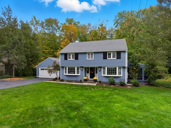 14 Cedar Ledge Road, West Hartford, CT 06107