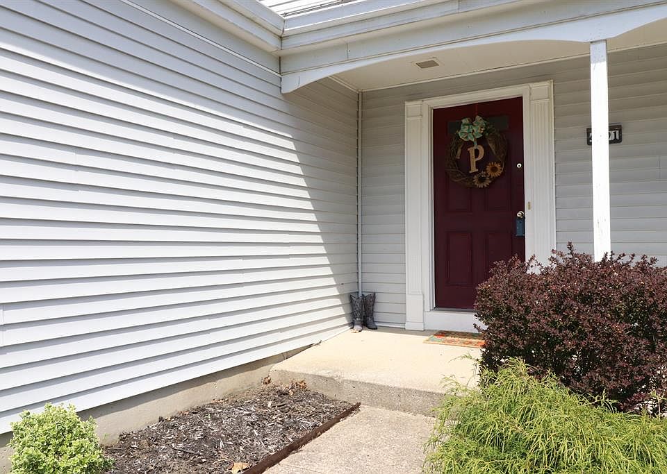 2nd image of 4591 Roxbury Cir