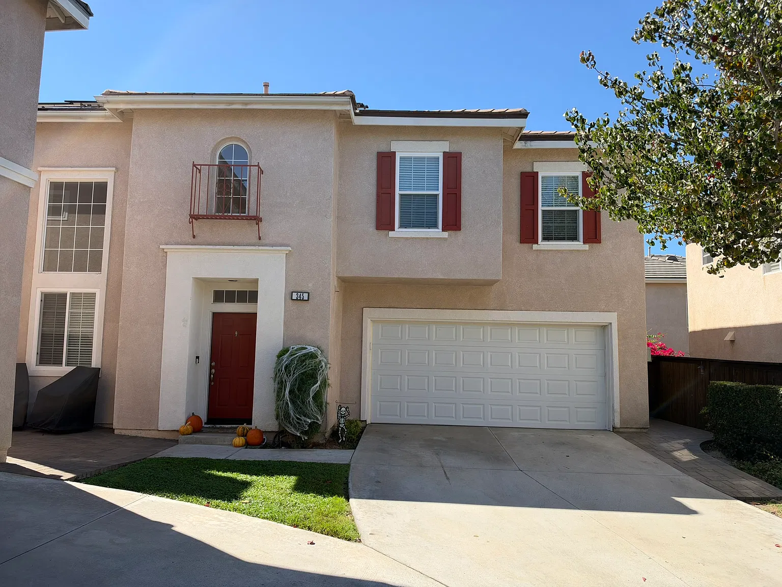 4 bed, 1921 sqft, $4,550 — Photo 2