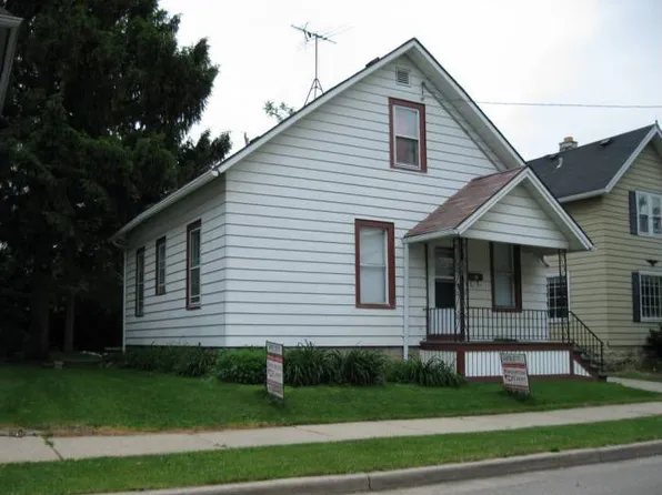 113 Cook St, Waukesha, WI 53186