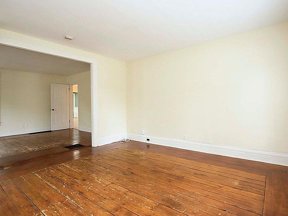 3rd image of 220 Julian St