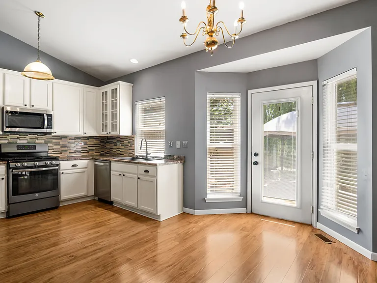776 Chesterfield Ln — Photo 8