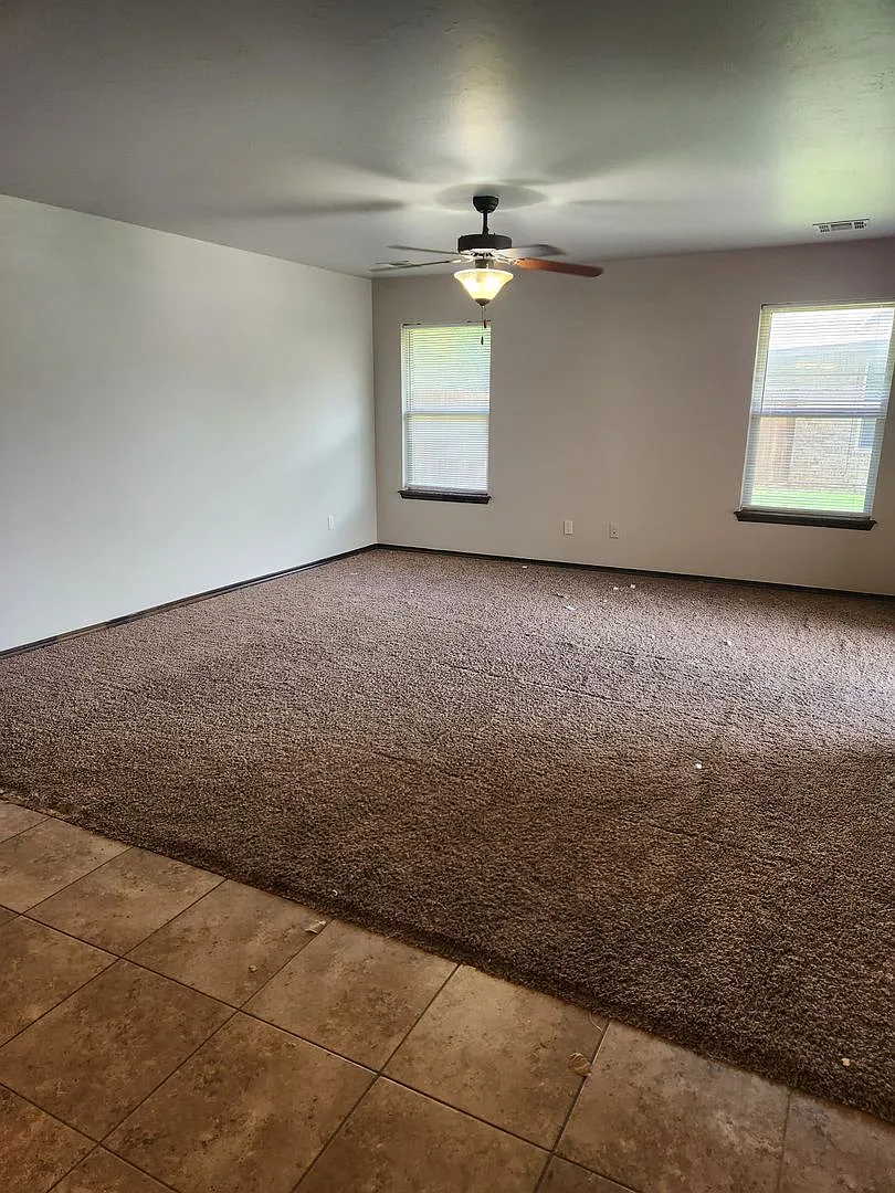 3br 2ba Duplex with 2 car garage! — Photo 2