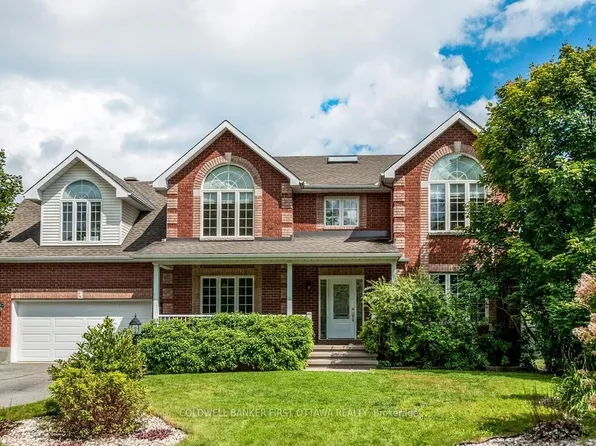 5 Hearn Cres, Ottawa, ON K2S 1R7