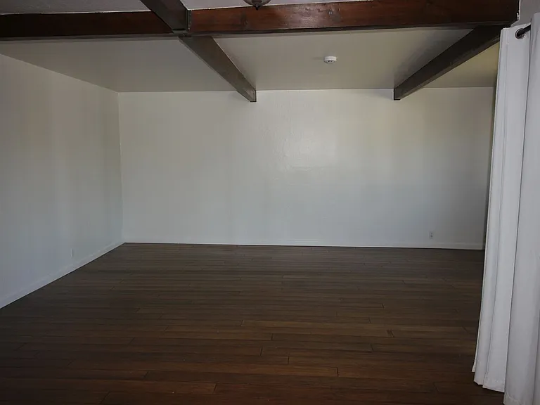 1922 Moraga Dr — Photo 6