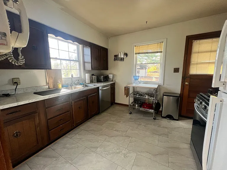 411 N Hillsdale Dr — Photo 10