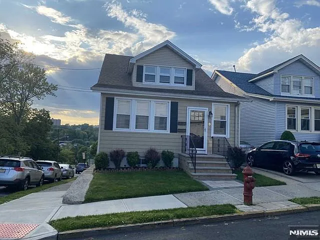 2 bed, $2,000 — Photo 1