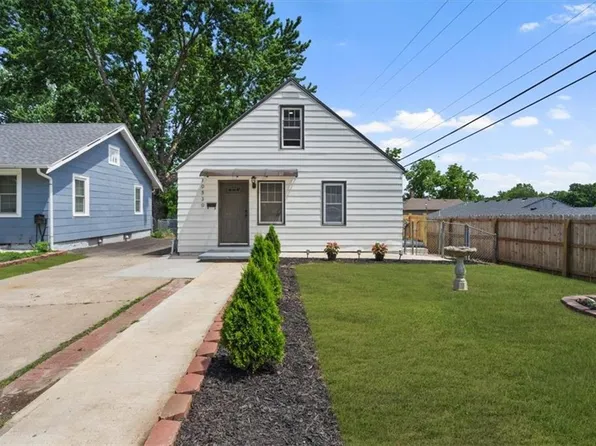 10530 E 9th St, Independence, MO 64053