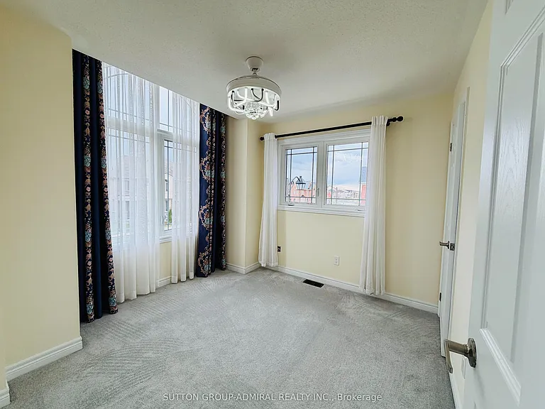 1 Gordon Landon Dr — Photo 8