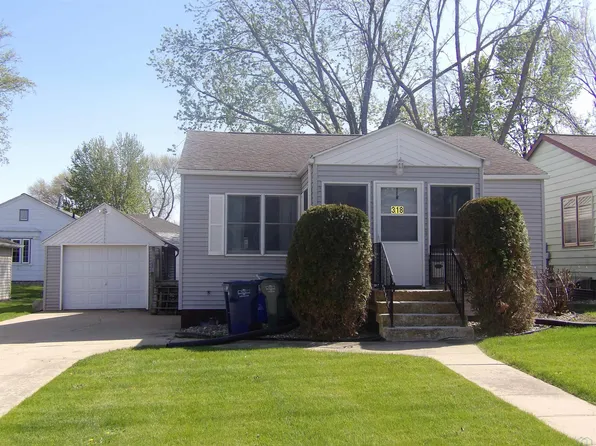 318 5th St NE, Orange City, IA 51041
