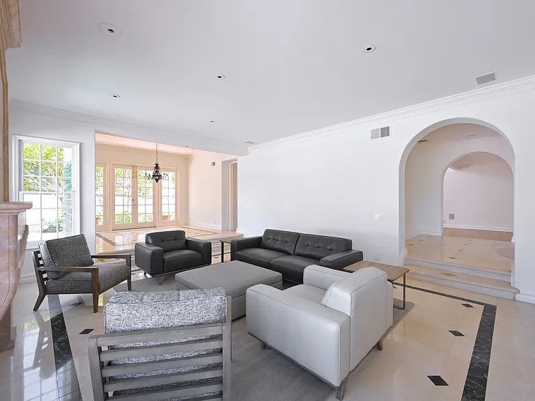 2 Belcourt Dr — Photo 3