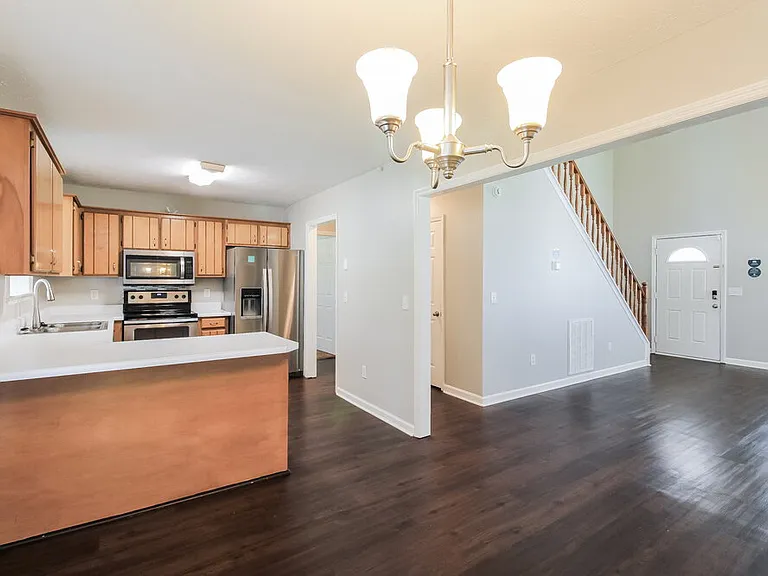 245 Heritage Cir E — Photo 5