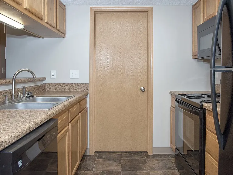 5900 Roose St — Photo 16