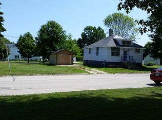 306 7th St, Algoma, WI 54201