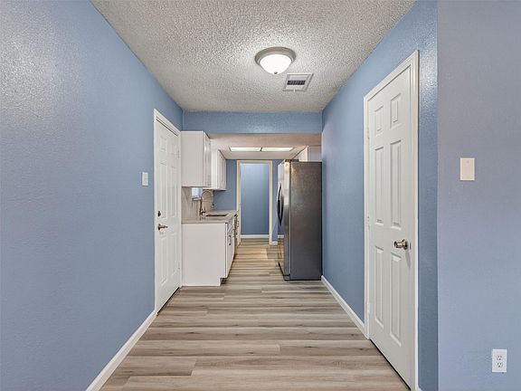5th image of 2613 Timber Dr
