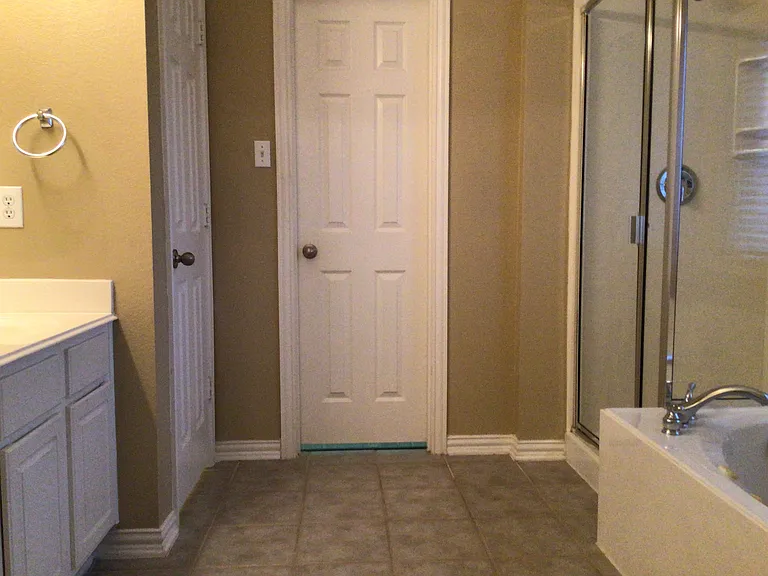 823 Fleetwood Cove Dr — Photo 16