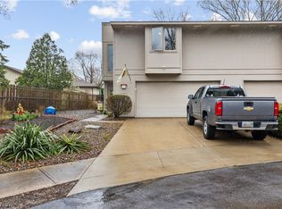 8008 Steven David Dr, Strongsville, OH 44149