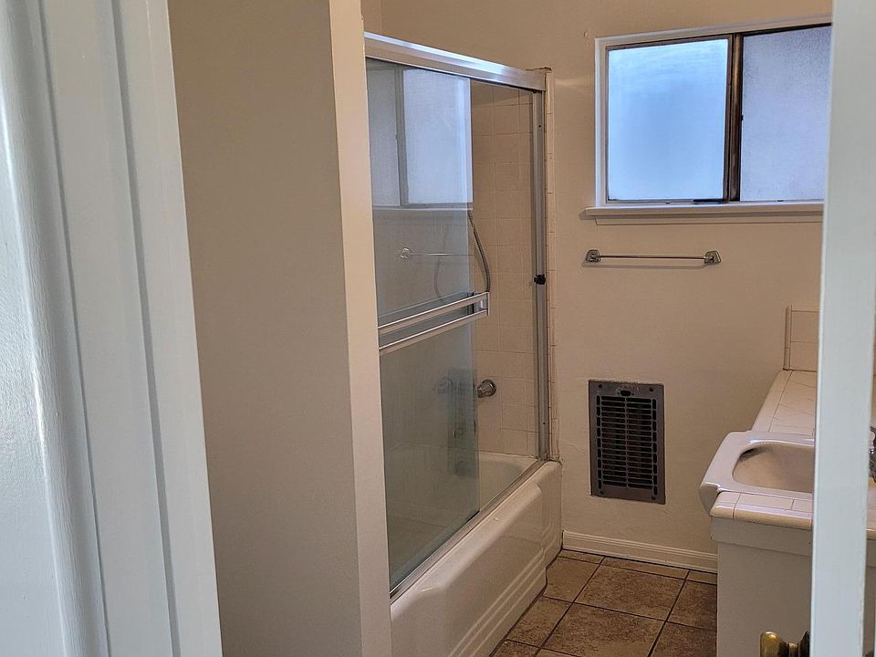 2nd image of 375 E Pomona Blvd #D