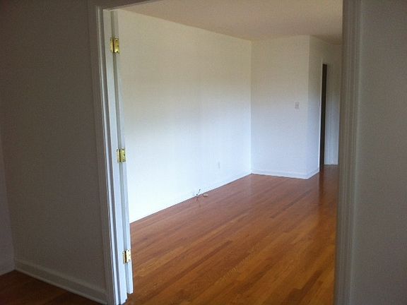 5th image of 2506 Gaines Ct S