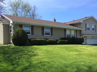W174N9371 Devon Wood Rd, Menomonee Falls, WI 53051