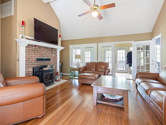 4th image of 13946 Fairmount Rd