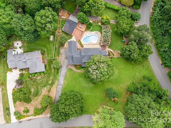 2nd image of 508 Clinton Dr