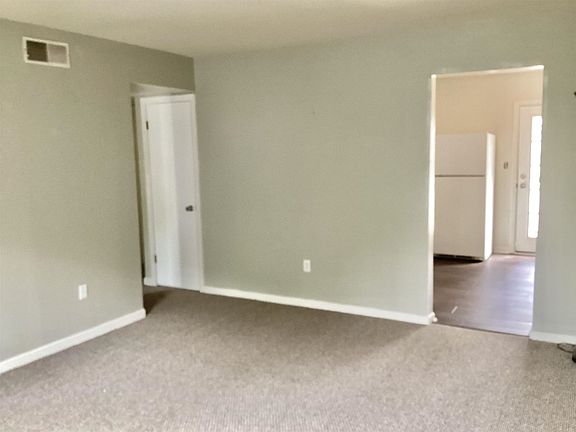 5th image of 1020 Carriage Dr