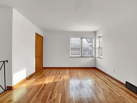 4th image of 5119-5121 Jamieson Ave #652