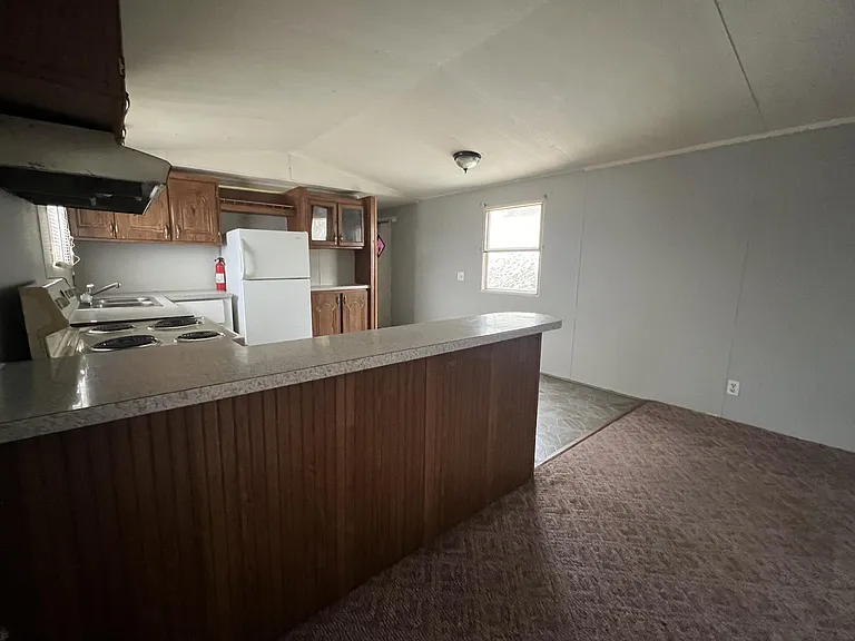 185 Middle Ave — Photo 3