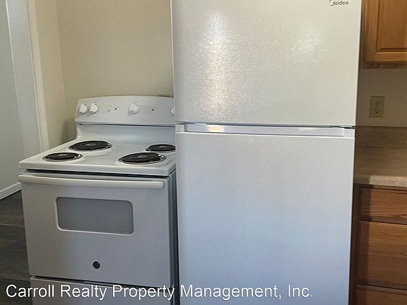 3rd image of 621 Granada Cir #C