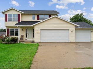 717 Nodaway Dr, Center Point, IA 52213