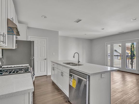 5th image of 7794 Skyhill Dr
