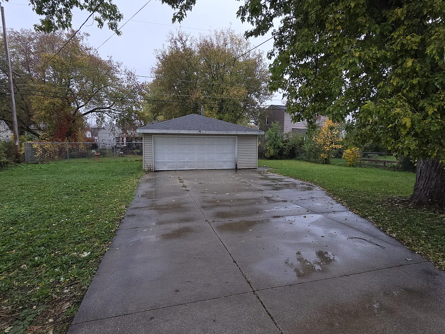 4 bed, 1255 sqft, $2,000 — Photo 2