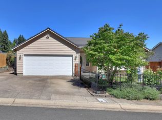 205 Buttercup Loop, Cottage Grove, OR 97424