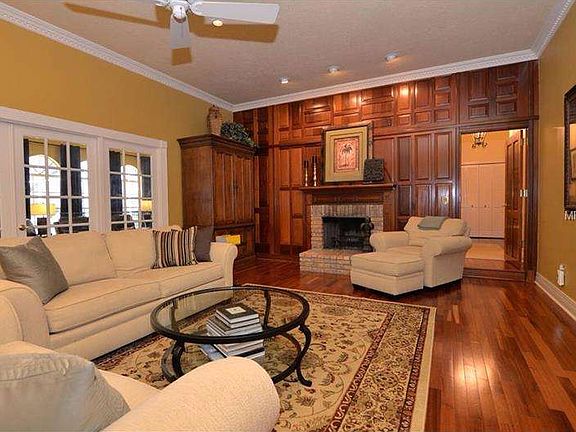 4th image of 636 E Club Cir