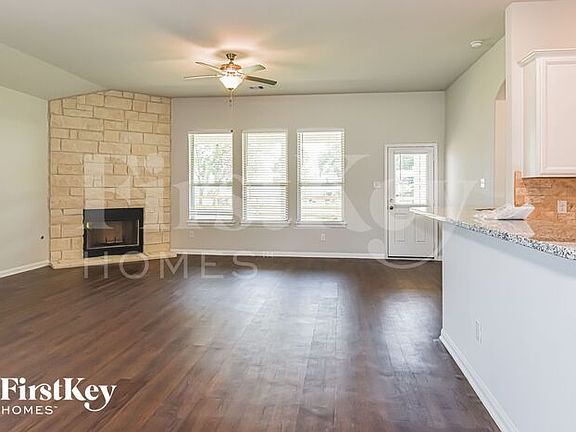 2nd image of 322 Lakeway Cir