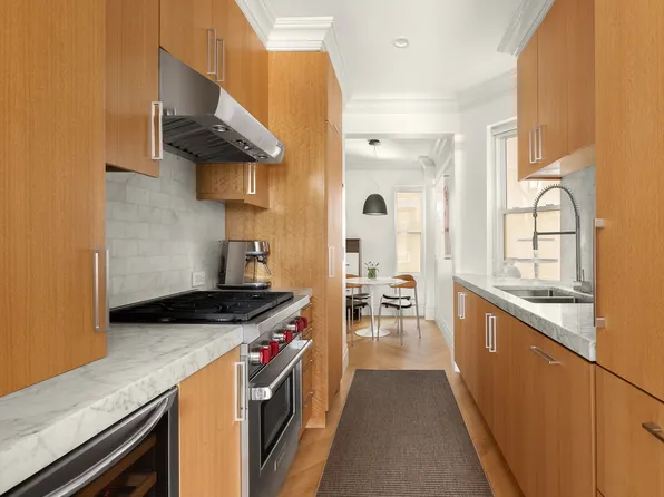 140 West 10th Street image 3 of 13